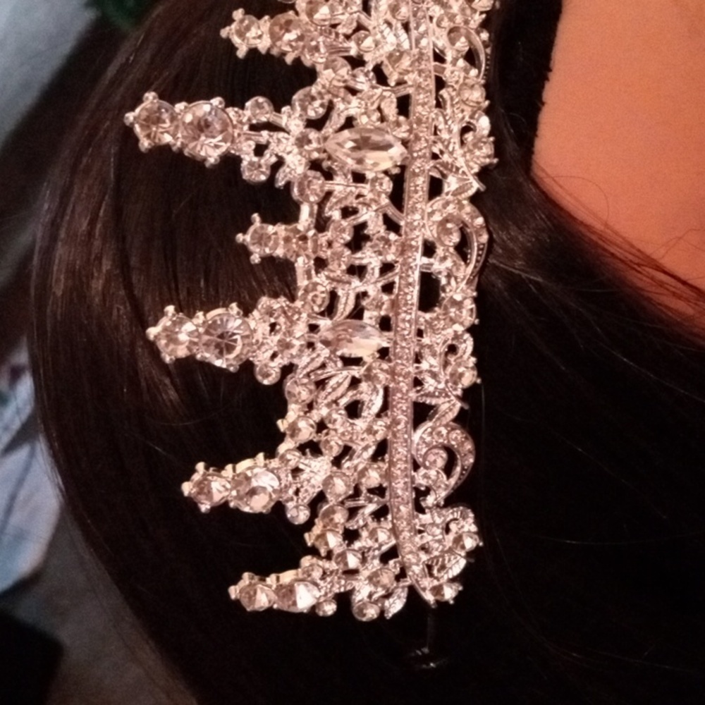 Crown - Picture 4 of 4